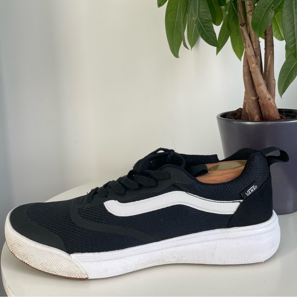 Men Size 10 Vans Ultrarange Exo Black White Classic Sample Pair